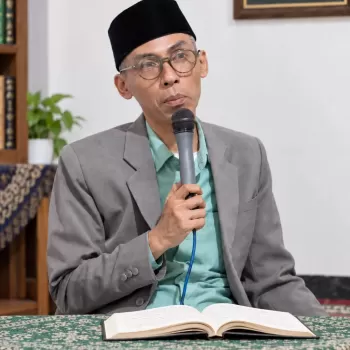 Ngaji Ahad Pon, Gus Uut Bahas Tanda Kesempurnaan Akal
