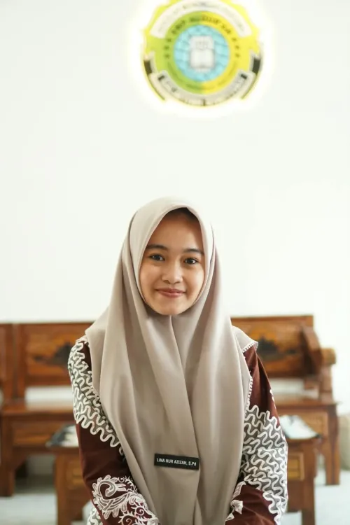 LINA NUR AZIZAH, S.Pd
