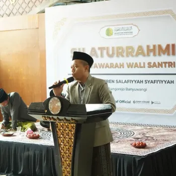 Silaturahim dan Temu Kangen Wali Santri Bersama Pengasuh, KH