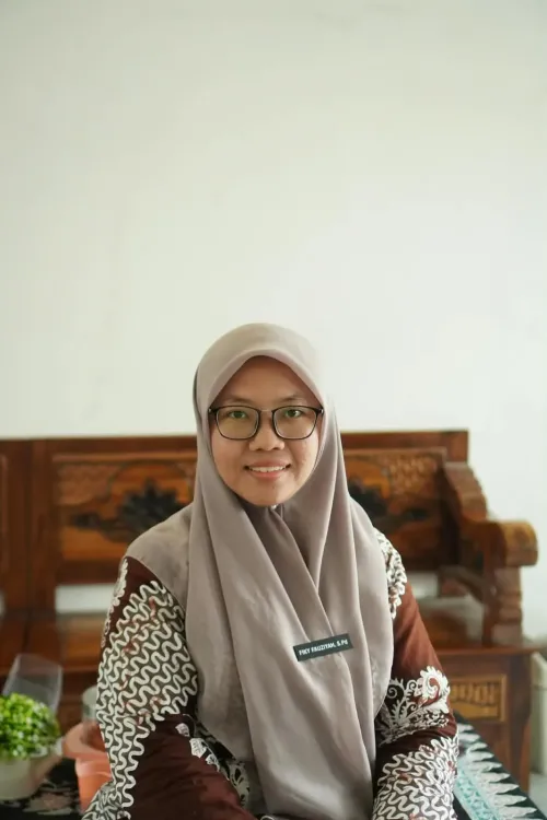 FIKY FAUZIYAH, S. Pd
